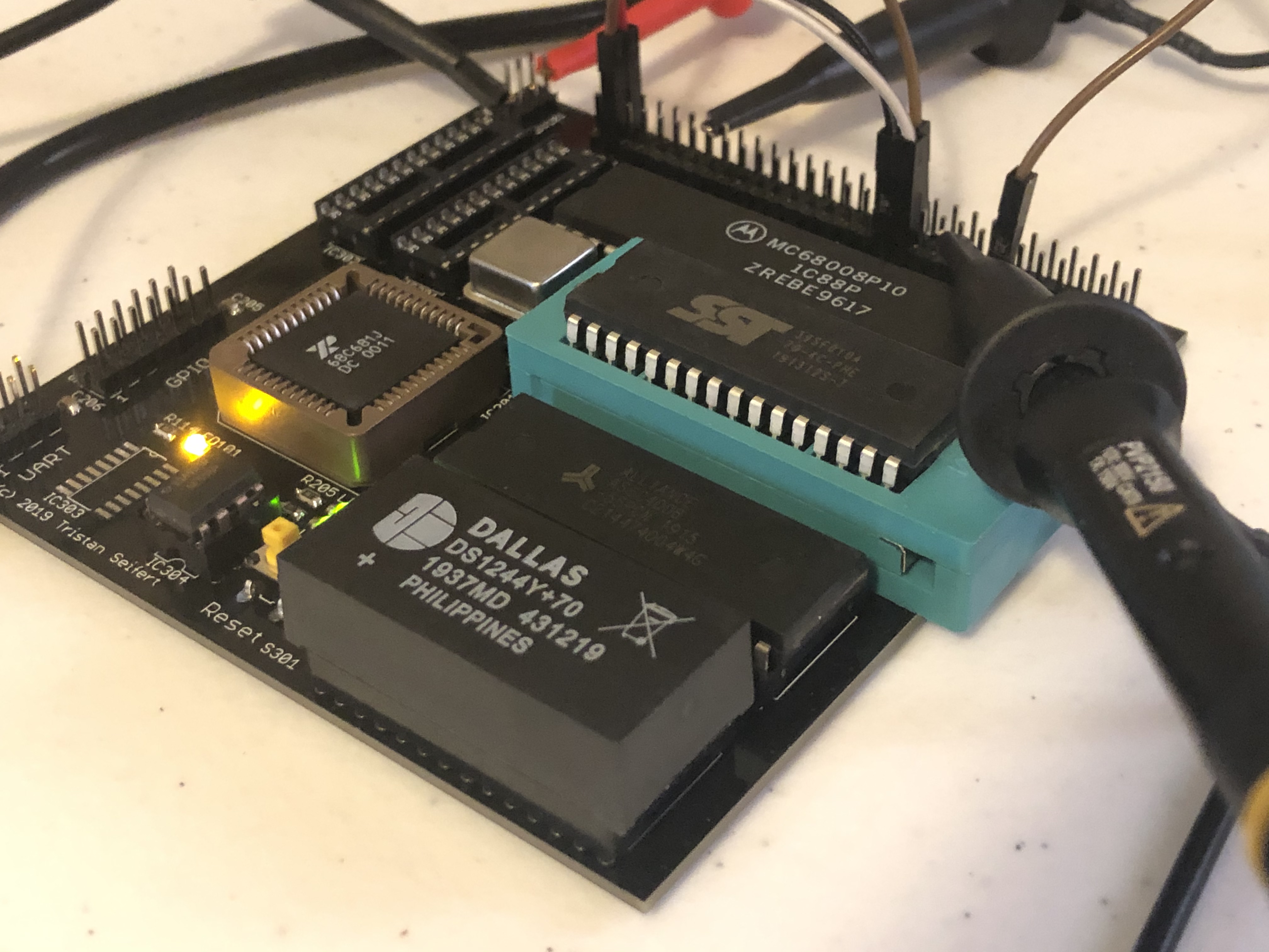 An assembled 68komputer circuit board
