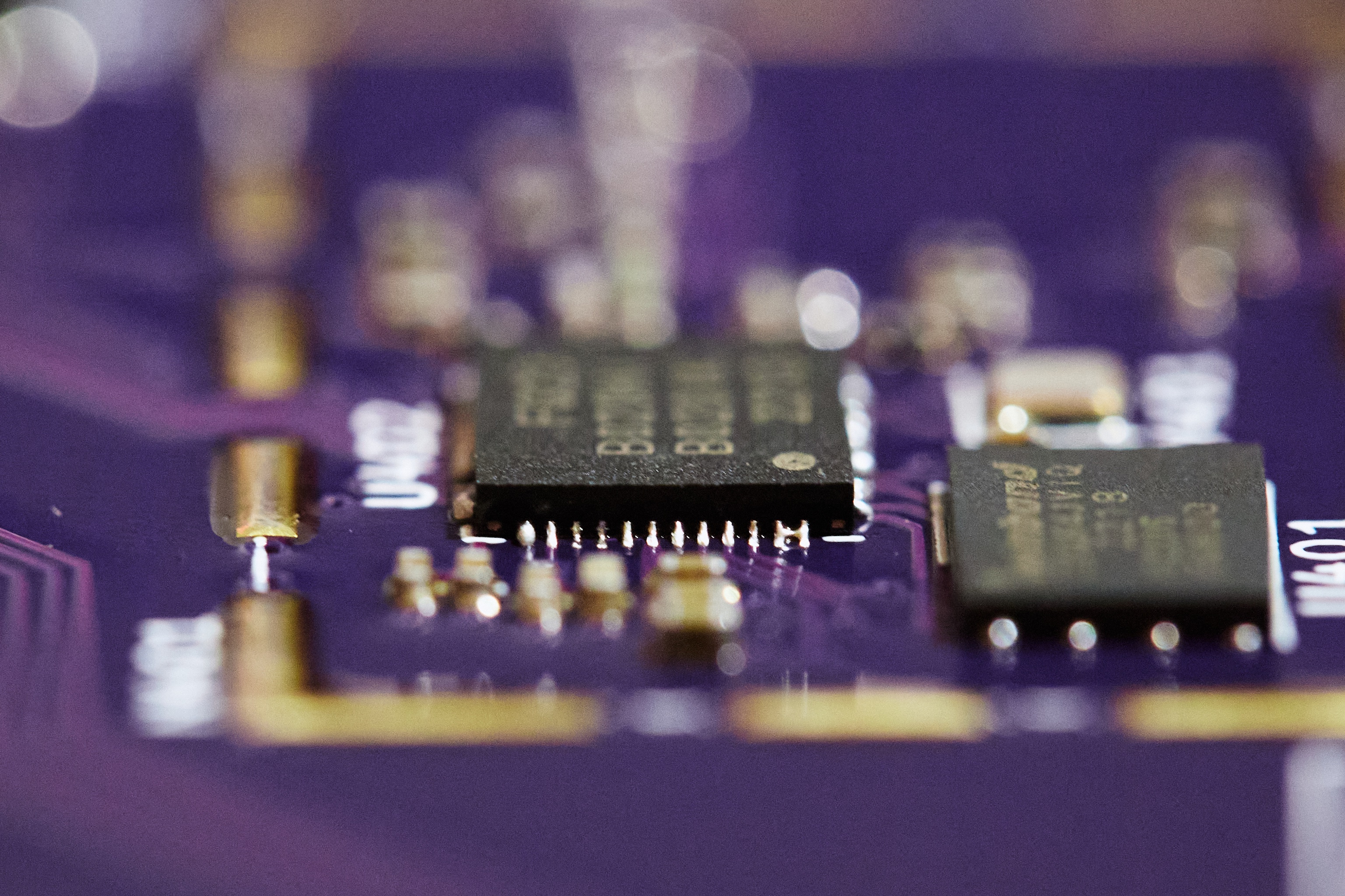 Solder bridge on the side of a QFN package